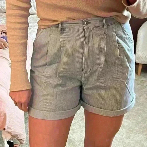 VTG Christopher & Banks Pleated Shorts 10 - Picture 7 of 9